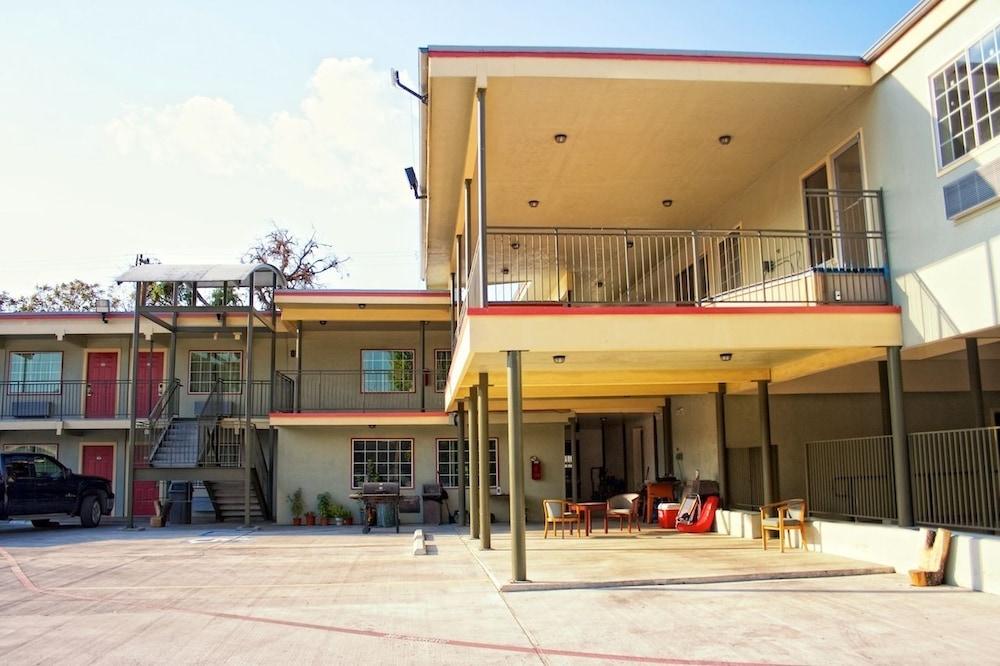 דל ריו Whispering Palms Inn מראה חיצוני תמונה