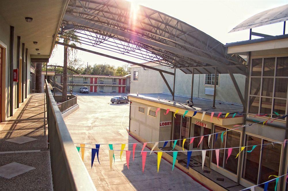 דל ריו Whispering Palms Inn מראה חיצוני תמונה