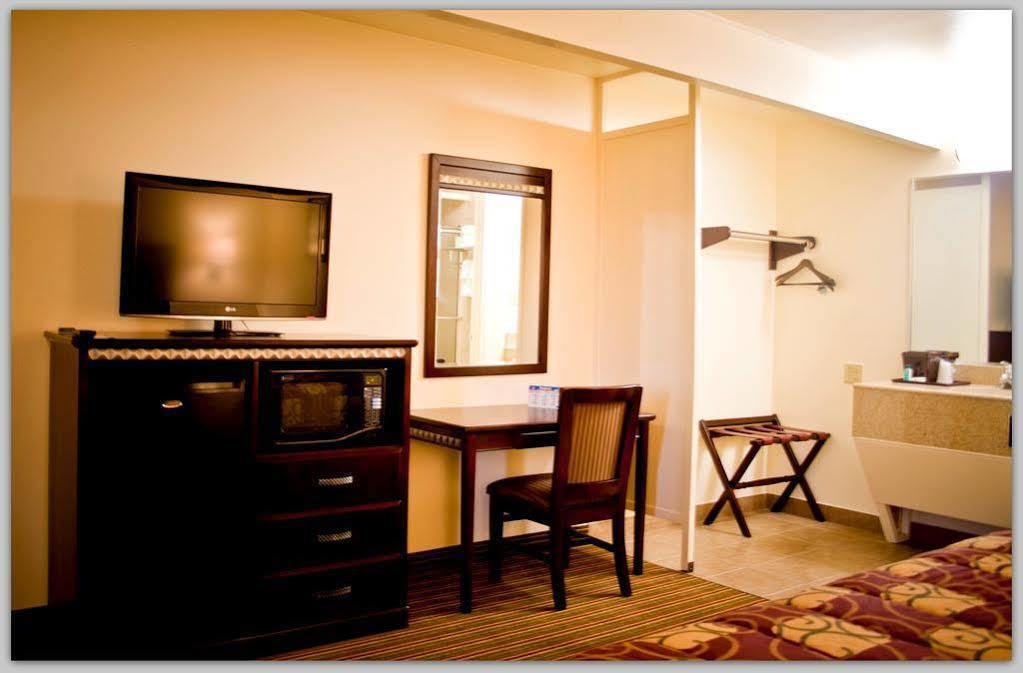 דל ריו Whispering Palms Inn מראה חיצוני תמונה